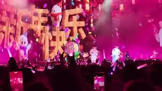 周深陪我們跨年，一起倒數，歡送2025，迎接2026年。Happy New Year 祝大家新年快樂，一齊接財神啦 #小美滿 #財神到 #少管我 