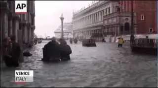 Raw: Tourists Battle High Flood Waters in Venice