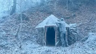 Building a Warm and Cozy  Shelter for Survival, 200 Days of Survival in the Wilderness