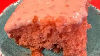 Aunt Gaye’s Strawberry Cake