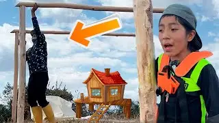 Uvitas haciendo la casa de papito Juan