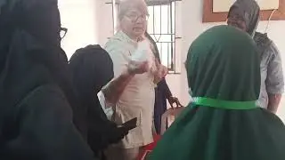 Traditional Islamic Medicine Students learning Traditional Chinese Medicine from Dr. Manuela