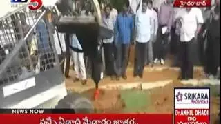 GHMC Used Bobcat Machine to Dig Pits for Haritha Haram : TV5 News