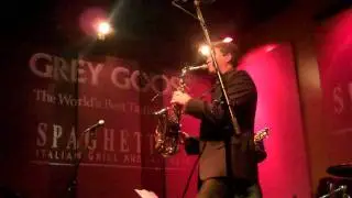 Michael Lington Performs 