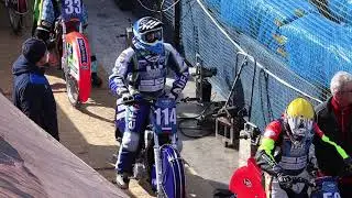 Вылет гонщика Martin Haarahiituntn в третьем заезде. Ice Speedway