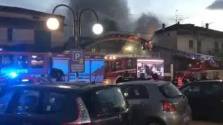 Vallo Scalo, in fiamme il tetto di uno studio dentistico
