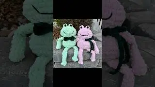 The cutest little froggies! #crochet #frog #crochetfrog