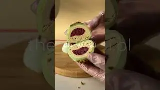 One of the most delicious mochi flavors, pistachio-raspberry