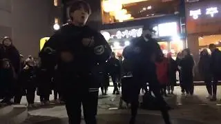 [180110] DOB (디오비) Hongdae 🍧 BOOM BOOM 붐붐 - SEVENTEEN 🎈