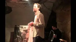 Pili ist JACQUES BREL in: Grand Jacques - Trailer