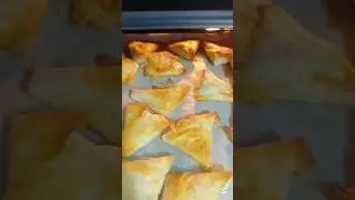 10 dakikada 2 adet yufka ile muhteşem muska tatlısı  &ccedil;ocuklarım ş&ouml;biyetten g&uuml;zel olmuş dedi 🤭 #food