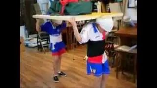 niños de sevilla ensayan con paso de semana santa