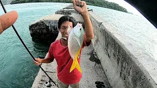 Yang pertama di Pemecah ombak !!! pakai umpan hidup  ukuran sandal jepit