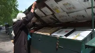 Paris open-air booksellers seek UNESCO status