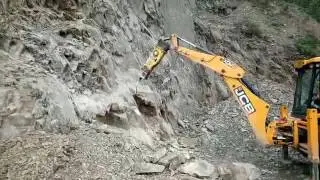 Dozco 430A rock Breaker on JCB3DX 2017 07 07 at 5 35 05 AM