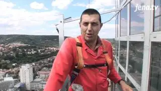 Fensterputzer: Die Firma Remus aus S&ouml;mmerda macht den JenTower wieder blitzblank
