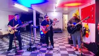 Noche eterna, el felino y sus sierre&ntilde;os, un cover de los grande beto y sus canarios. 
