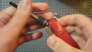 хак с отверткой! с помощью victorinox или knipex 5