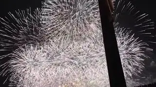 【万博花火】この迫力はえぐい。10/12（日）万博花火はウォータープラザ西寄りから見たよ。イギリス館前。