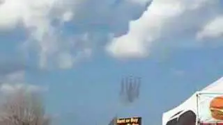 Thunderbirds fly-by over Daytona 500