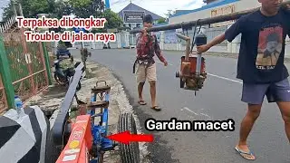 Gagal kerja gara-gara traktor si bocil macet