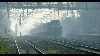 Morning Alco Thunder : Hyderabad Mumbai Express with Madly Honking WDM3D Knocks Yevat