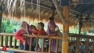 Ke arah warung bu is bersama keluarga