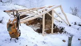 Землянка в лесу 🏕️Часть 1 Печь не дала ЗАМЁРЗНУТЬ &ndash; ЛЕСНОЙ bushcraft