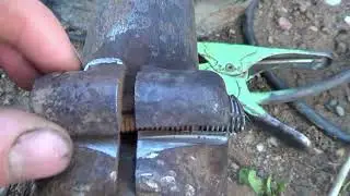 Меняем передние амортизаторы на VW Шаране, а болты сломались.