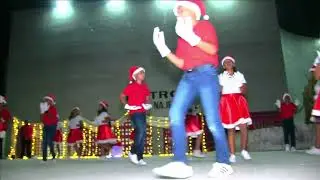 Baile navideño, alumnos del Sexto Grado 
