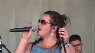 Cover Girl crush Bredene 2017 with the Cockroach Killers Band