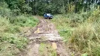 Нива в лесу на резине К-139