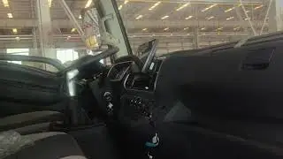 TRI-RING MOTOR 4X2 Logistics Truck Van 143kW Chassis 12T Light Commercial Truck(LCV) Berth Cabin