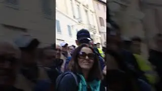 The appreciation of the Italian cycling fans towards every finisher of Strade Bianche 👏  #cycling