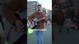 IO ANCORA STO QUI E GUARDO LA LUNA E NEL MARE CI POSSO AFFOGARE