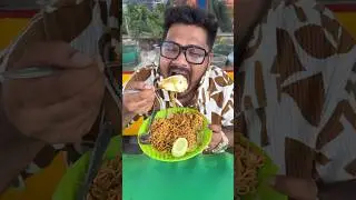 Уличный ЧИКЕН ЧОУМЕЙН на рынке Бадунг🇮🇩 #shorts #streetfood #indonesia