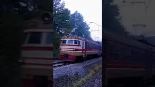 ER2M-605 train in old livery 🇱🇻