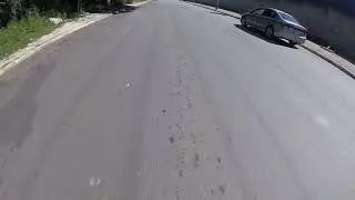 Patins Rollerblade tr&ecirc;s rodas de 125mm em um Downhill no drop em Piratininga.