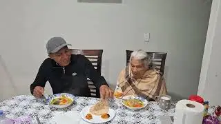 un caldito  de pollo con cebolletas y un chile morrongo azado  asi me ense&ntilde;a mi esposa NETY 