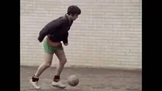 Bobby Charlton, George Best & the United team training at the Cliff (1968)