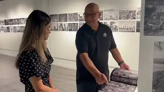 Pulitzer Prize-winning photographer Manny Crisostomo lets exhibitgoers pick next book selections