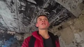 РЕБЯТА ЗАСАЛИ СЛЕЗАТЬ С ЛЕСТНИЦЫ!!!