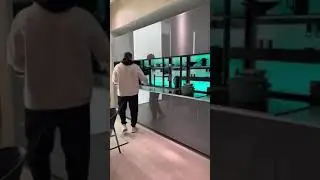 O m&atilde;e o arm&aacute;rio de cozinha caiu do nadaaa