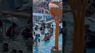 Pool party at wonder of the seas