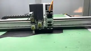 Oscillating knife machine with high material utilization rate
