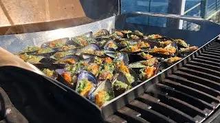 Grillopskrift - Grillede Bl&aring;muslinger med kryddersm&oslash;r