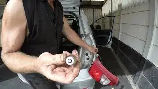 Hyundai i10 - How To Access Rear Globes