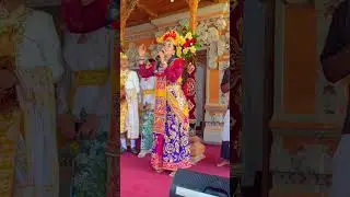Mencoba membawakan lagu Putih Bagus &ldquo;Ary Kencana&rdquo;
