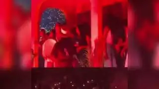 🎶 ENTREGADA 🎶 Salma Hayek en la casita de Bad Bunny en CDMX d&aacute;ndolo todo como fan de Benito