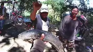 sa laki ng huli nya nanliit pa ang nahuli kong isda